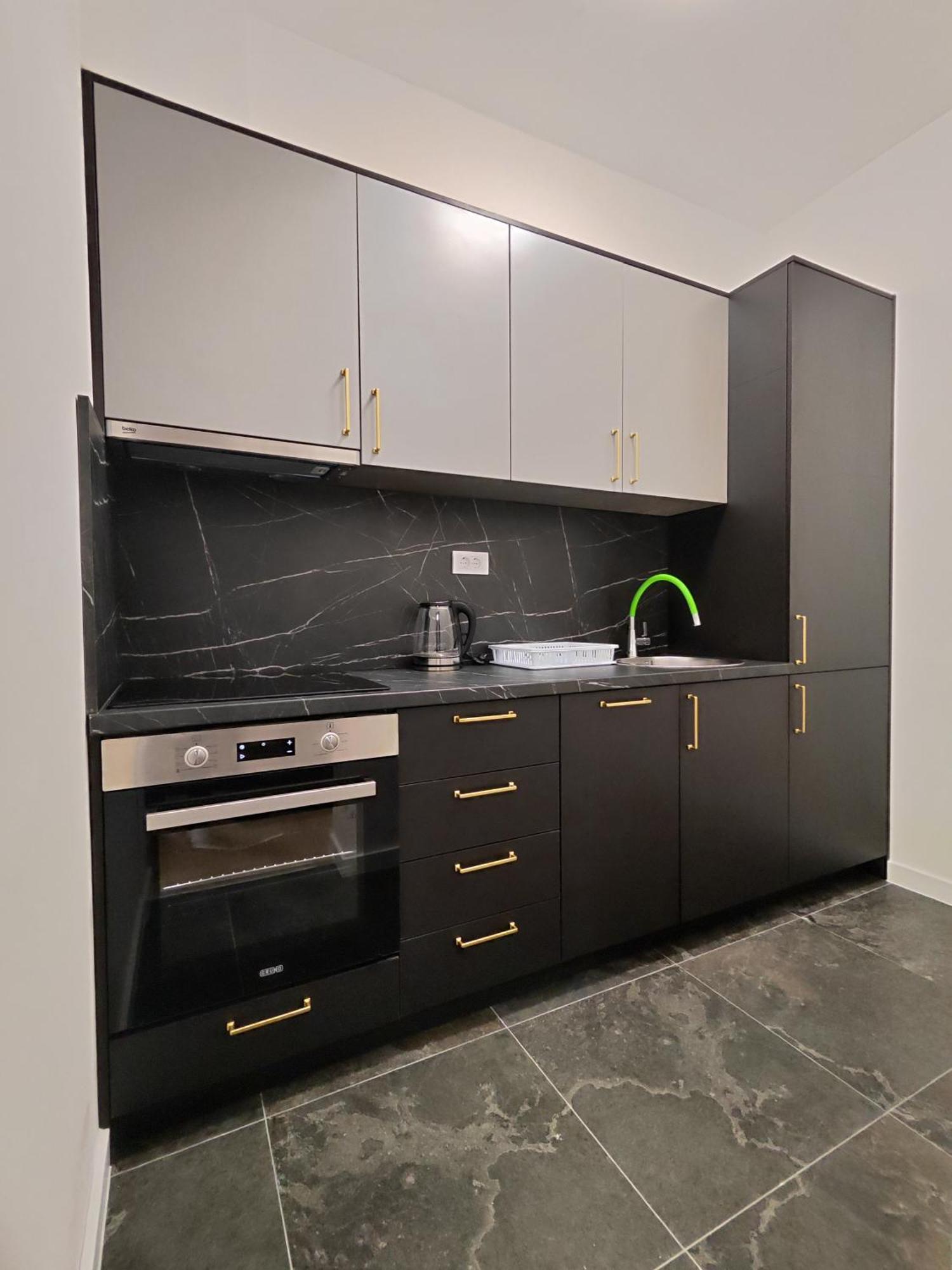Luxury Korda Apartments 011 부드바 외부 사진
